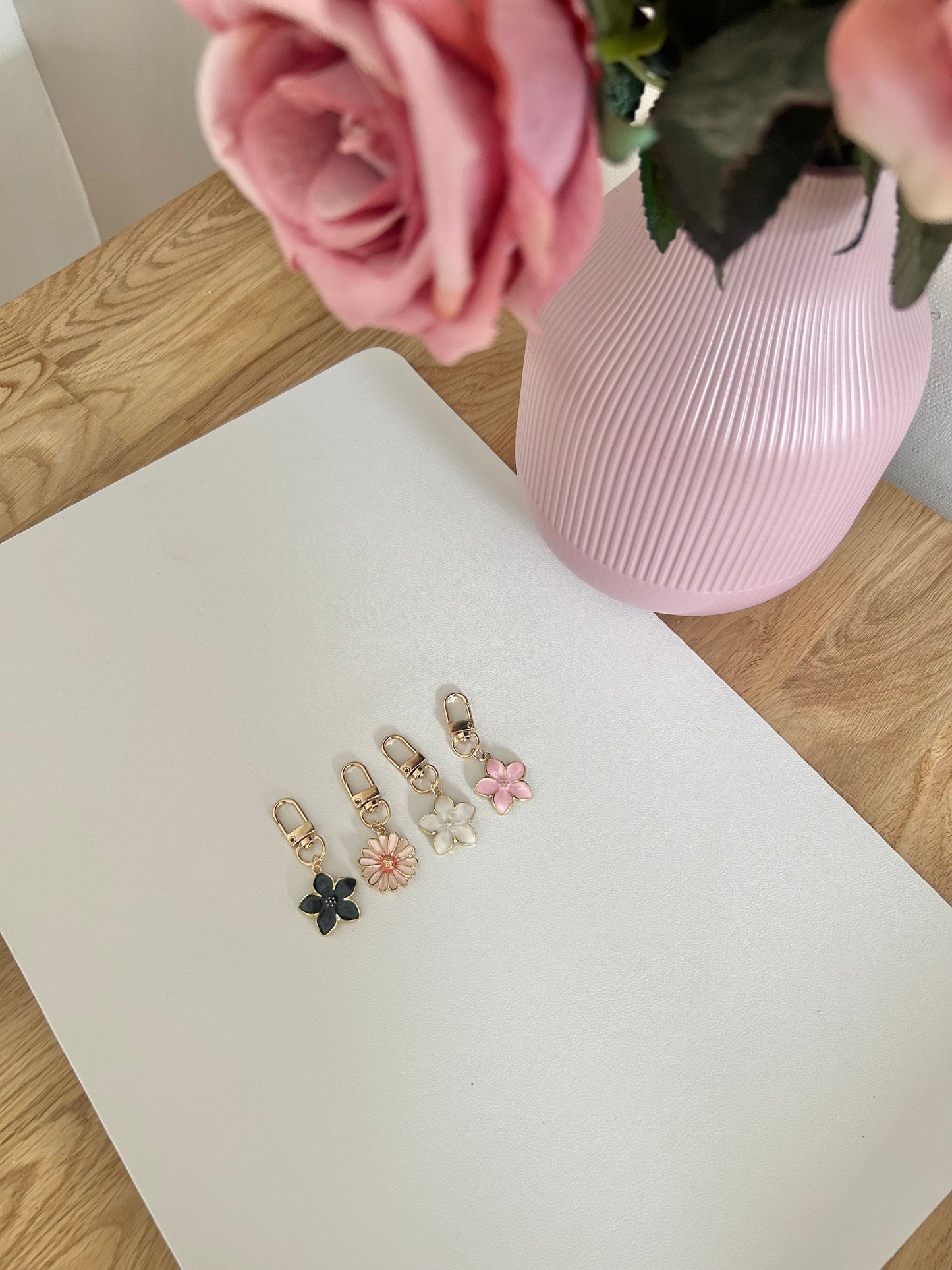 Taschen / Schlüssel Anhänger "Flower"